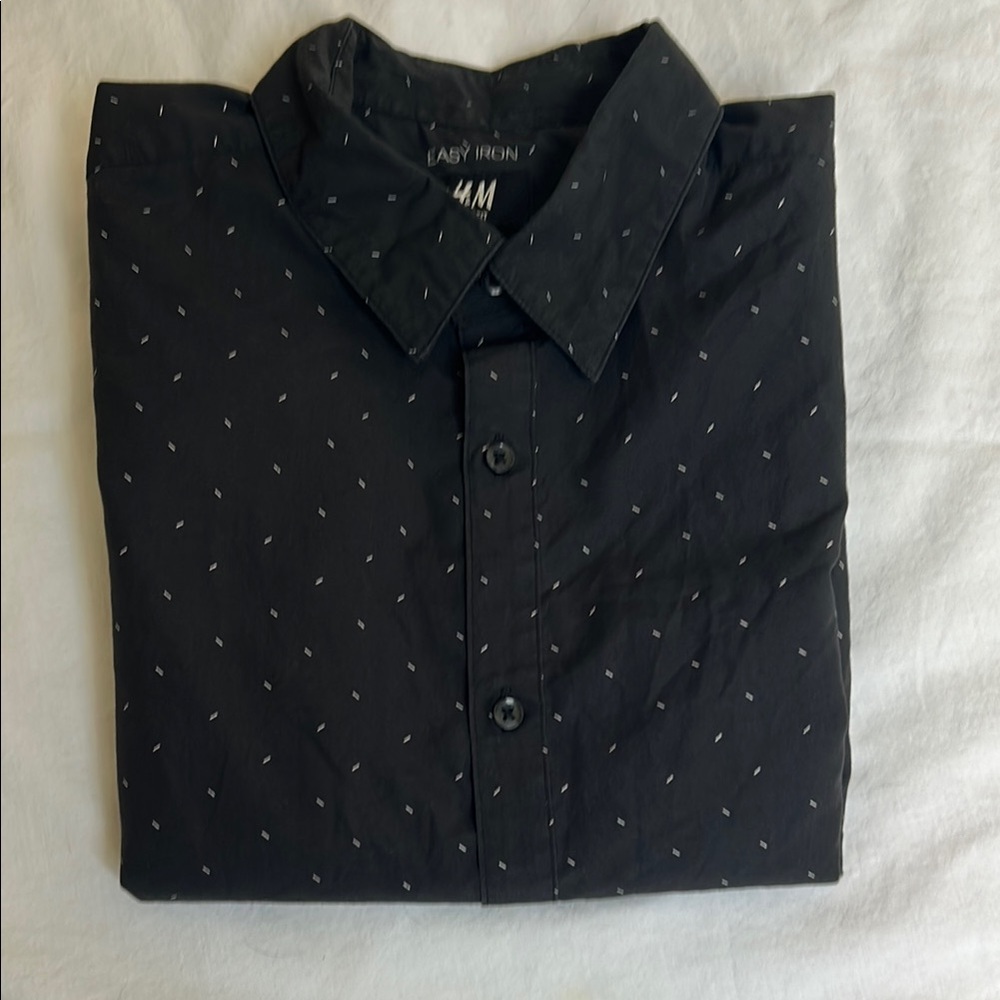 H&M Men's Black Patterned Button Down Shirt